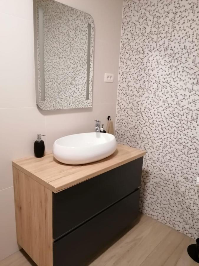 Brand New Apartment In Malinska Esterno foto
