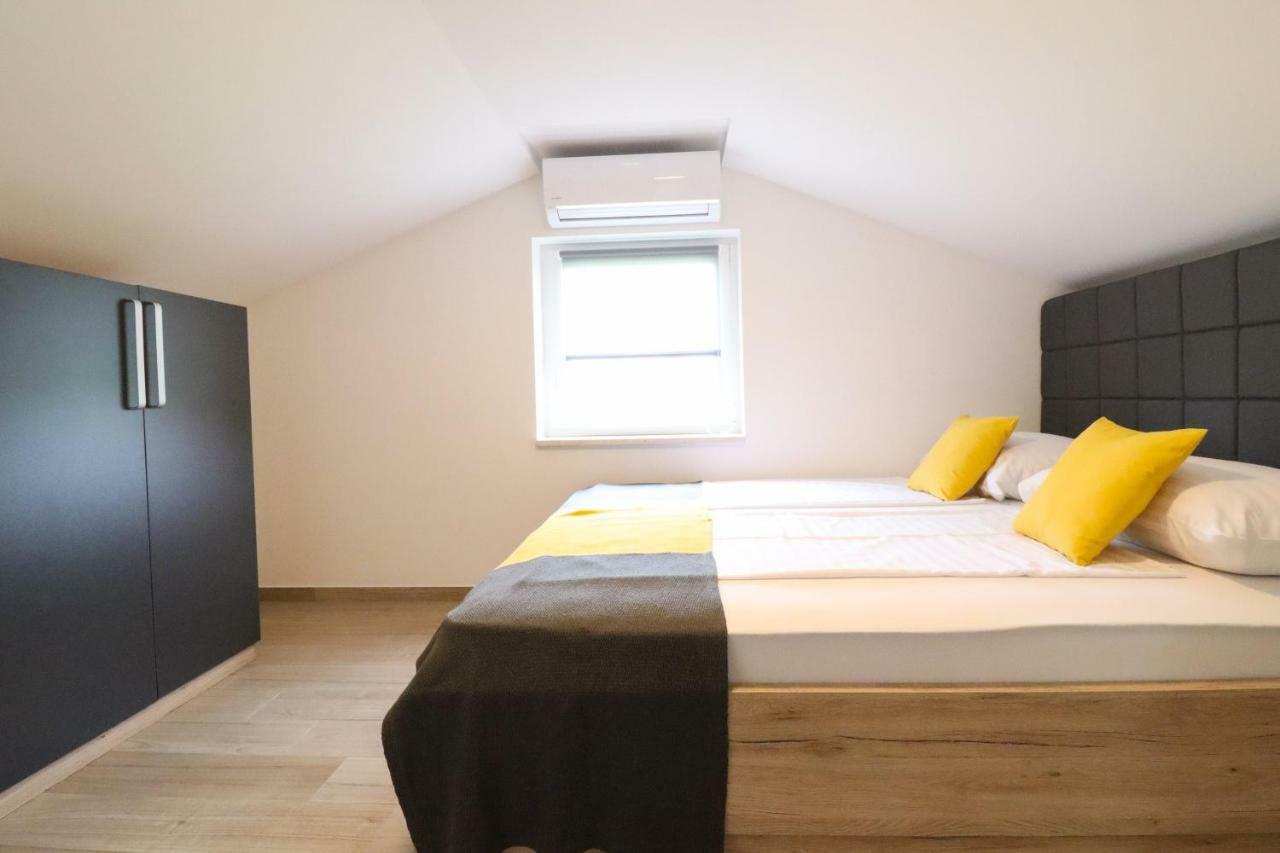 Brand New Apartment In Malinska Esterno foto